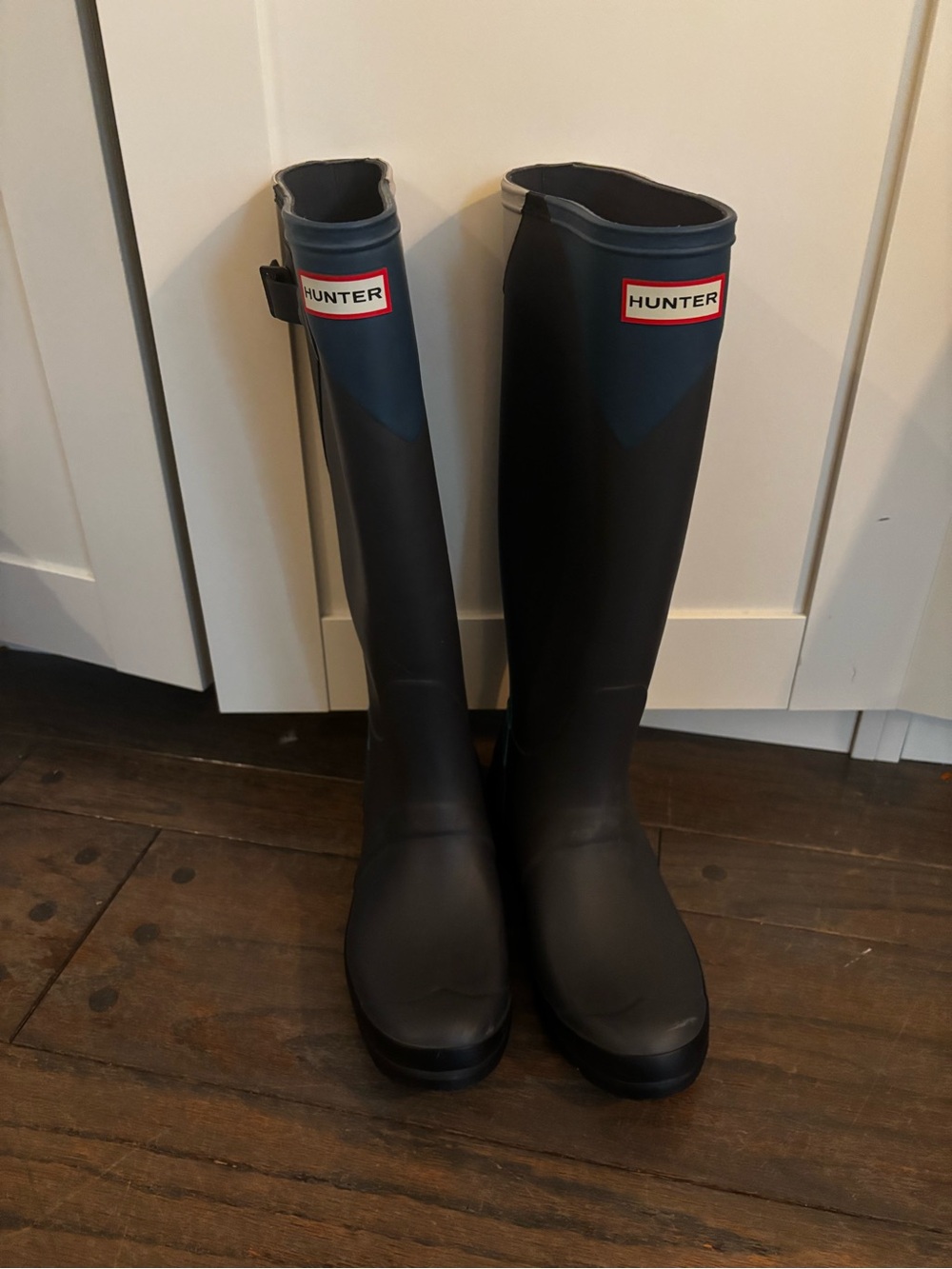 Hunter Tall Rain Boots in Dark Navy with Blue Accent Trim Size 9